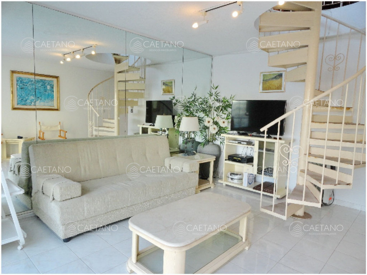 Venta Departamento Dúplex - 2 dormitorios 2 baños - Península 