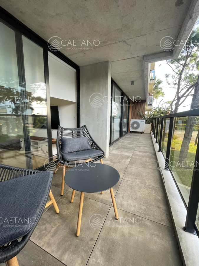 Venta apartamento 2 dormitorios. Playa mansa, Punta del Este.  - DMC14935A