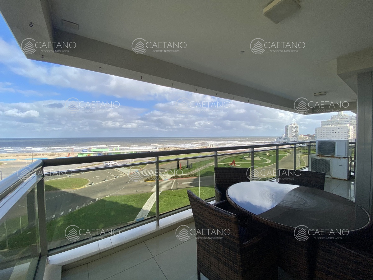 Venta apartamento Imperiale, 3 dormitorios esquinero Punta del Este