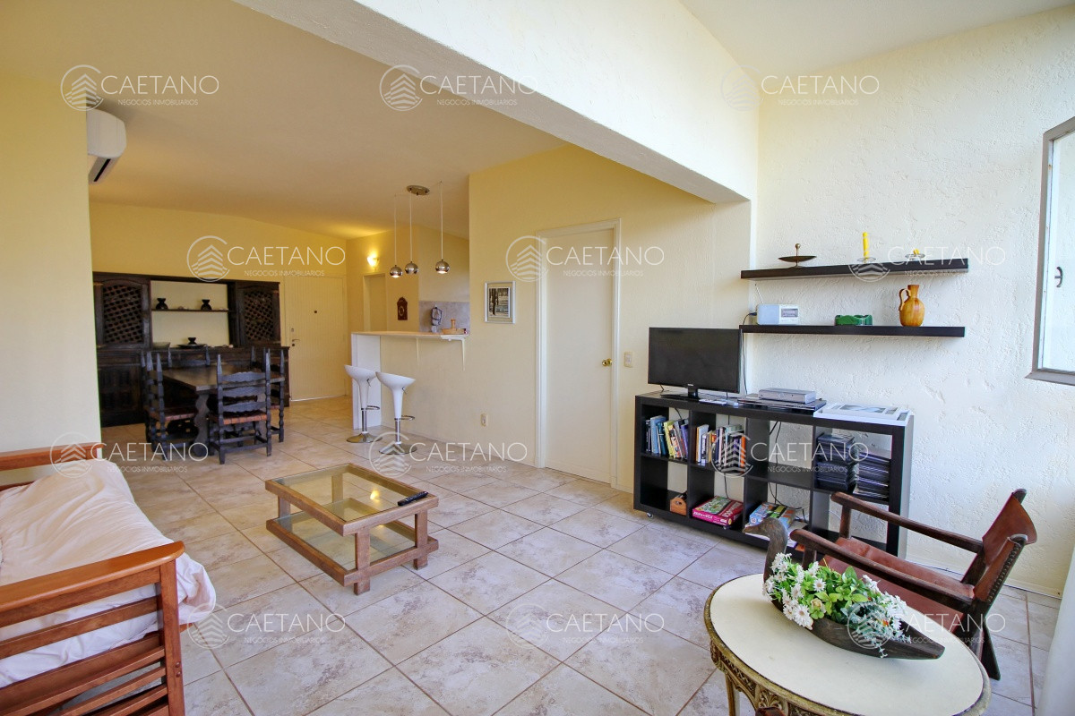 Alquilo apartamento reciclado de 3 dormitorios en la Peninsula, Punta del Este.