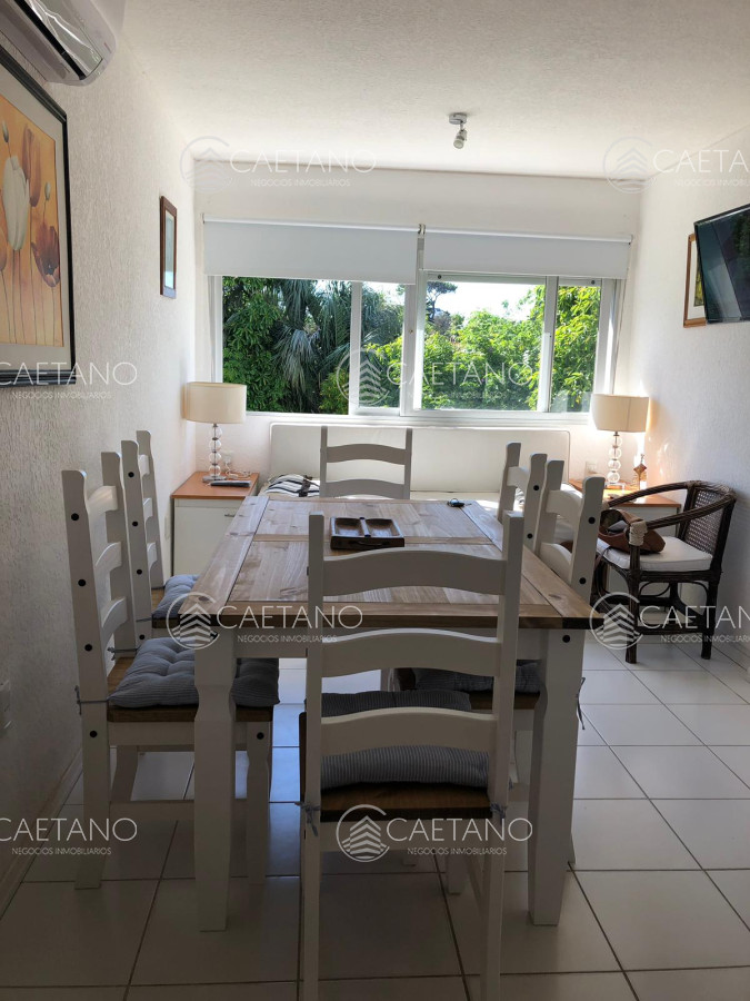 Vendo hermoso apartamento 1 dormitorio a metros de playa mansa, Punta del Este.