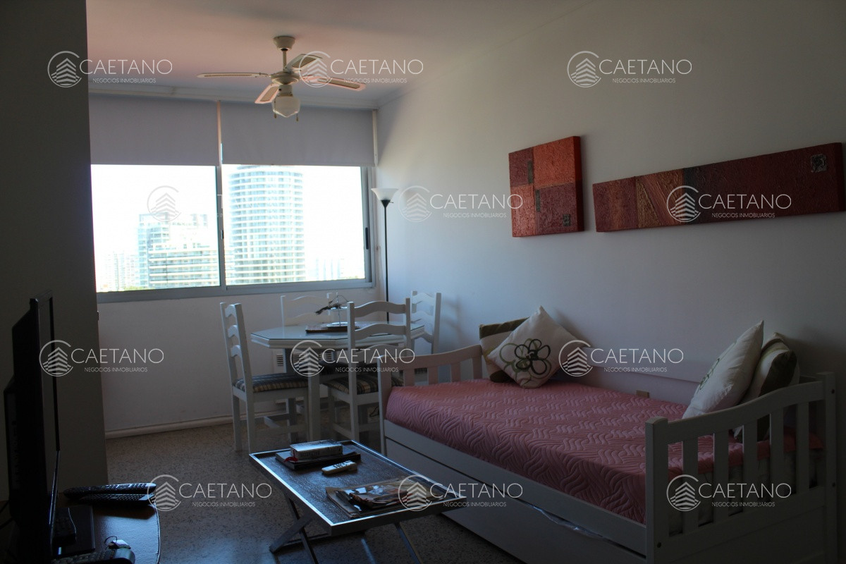 En venta, piso intermedio con vista despejada...