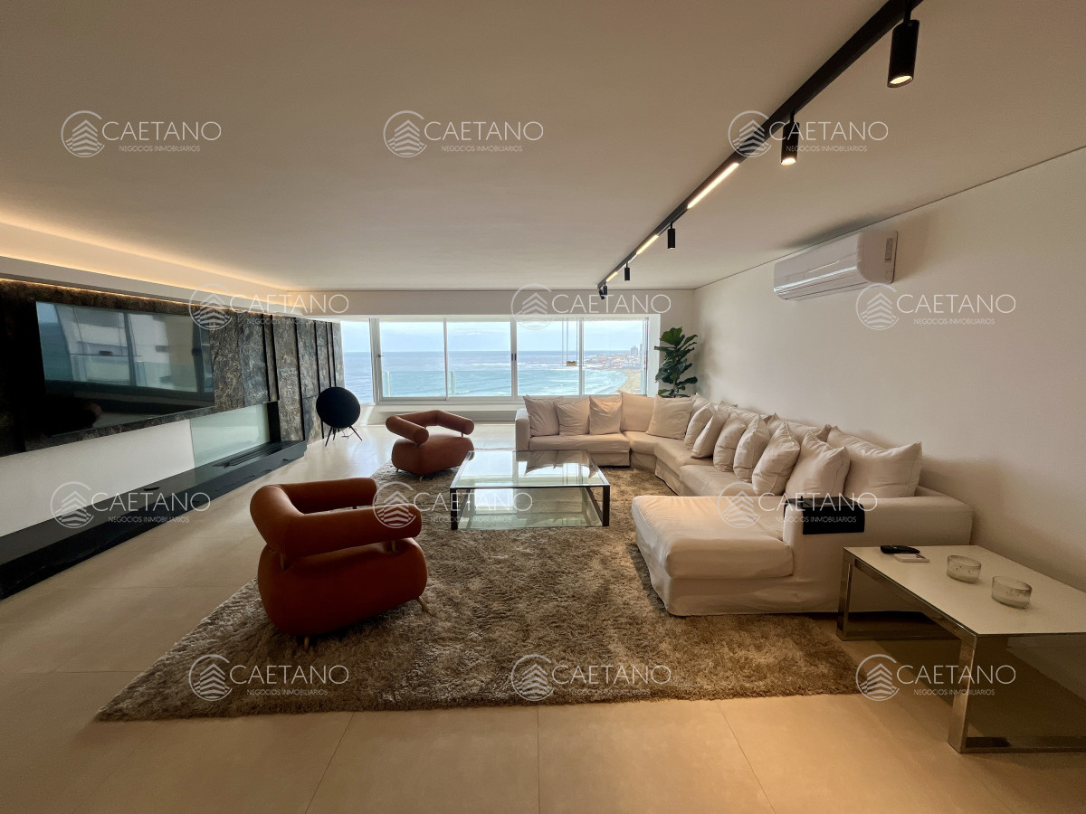 Venta apartamento 4 dormitorios. Playa brava, Punta del Este  - DMC14246A