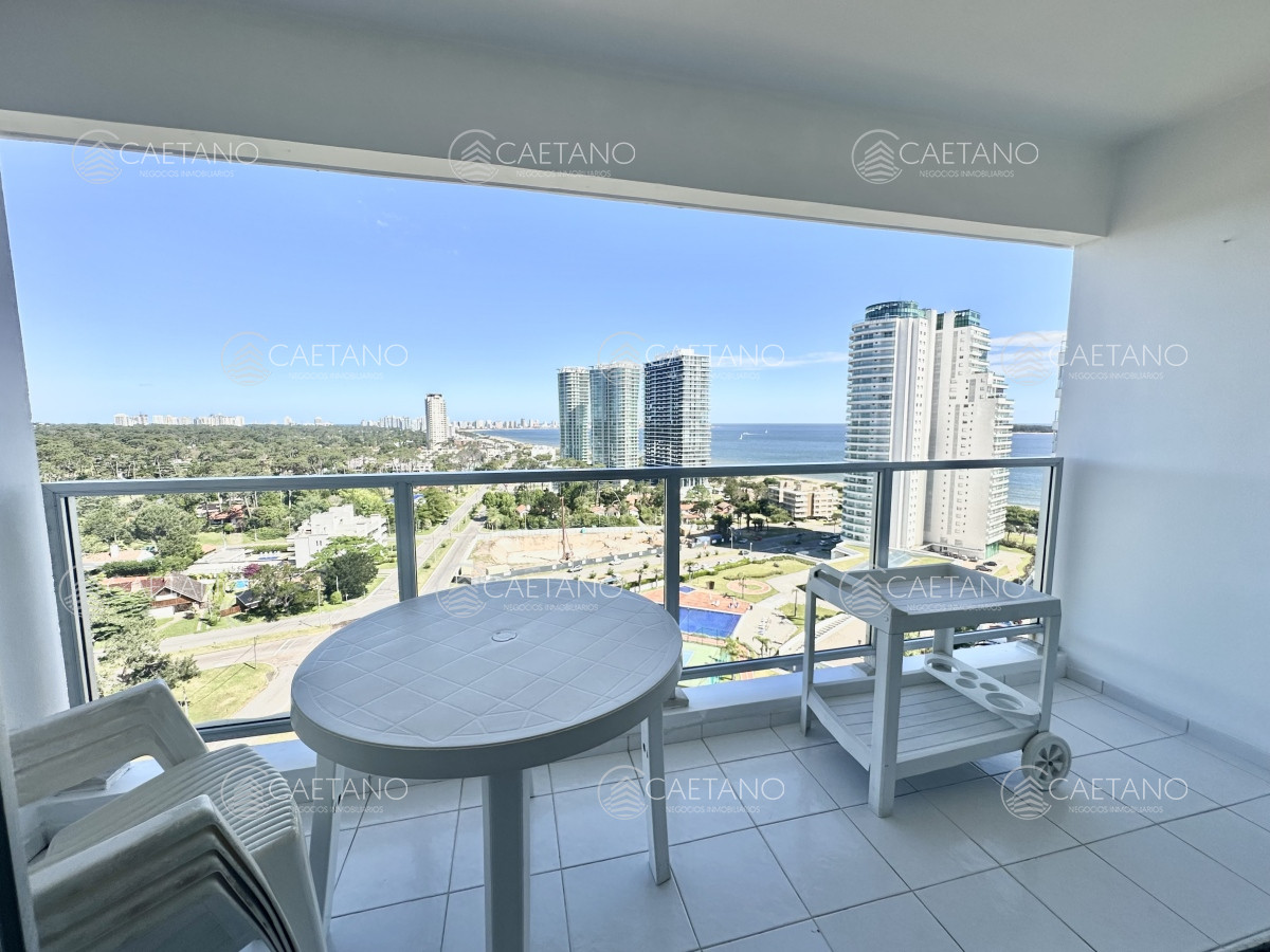 Venta apartamento 3 dormitorios. Playa mansa, Punta del Este.  - DMC12253A