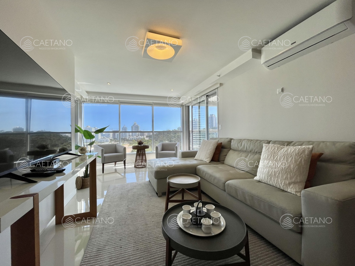 Venta apartamento en Punta del Este con vista al mar - 2 dormitorios + dependencia de servicio