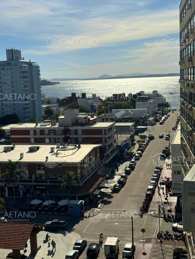 Venta apartamento Punta del Este Gorlero con vista al mar