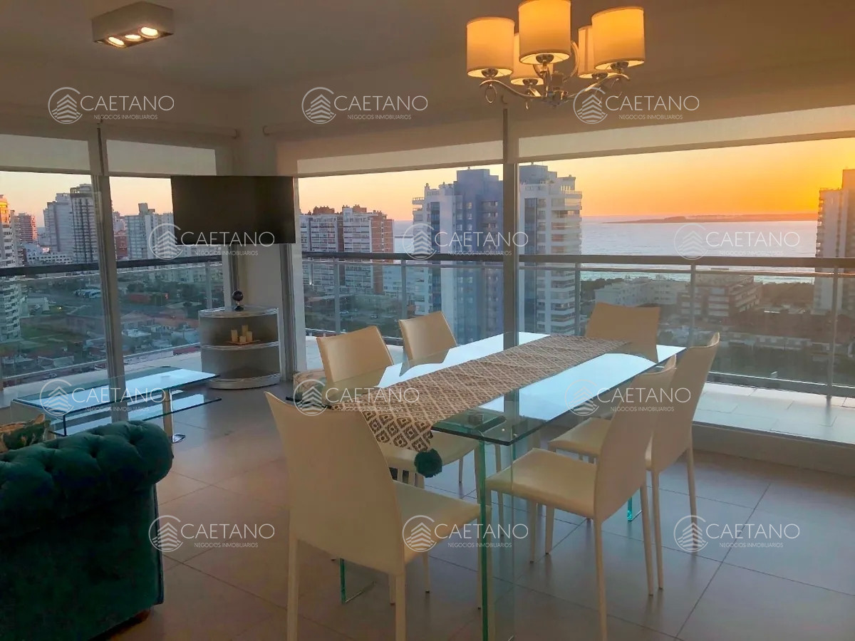 Hermoso apartamento con vista en piso alto!