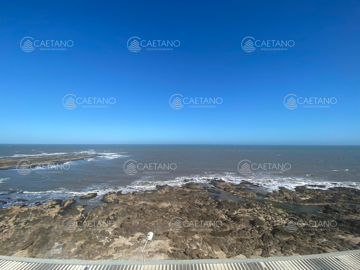 Pent-house de lujo sobre el mar en península de Punta del Este    - DMC2238A