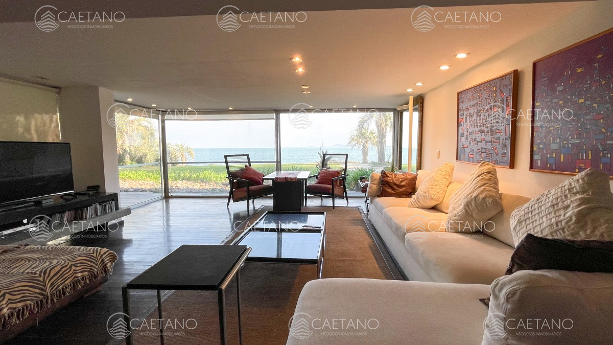 Venta Departamento - 2 Dormitorios 2 Baños - Punta Ballena 