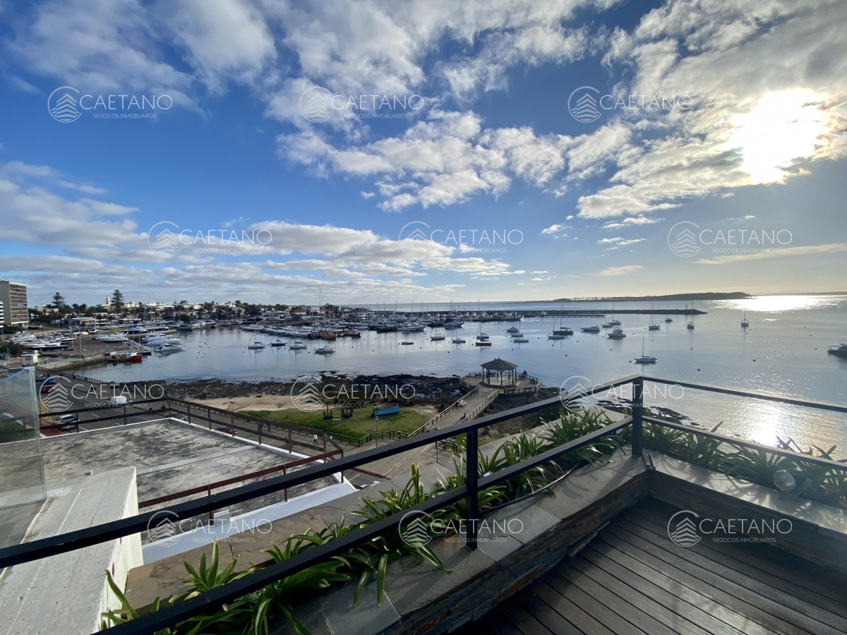Venta apartamento 3 dormitorios + dependencia en Puerto Punta del Este  - DMC3570A