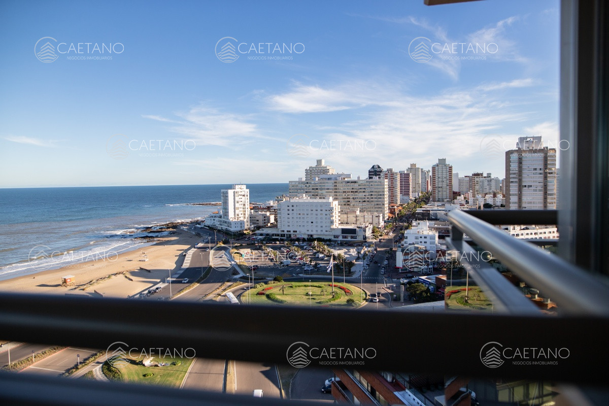 Venta Impresionante planta unificada 4 dormitorios en Edificio Imperiale Punta del Este