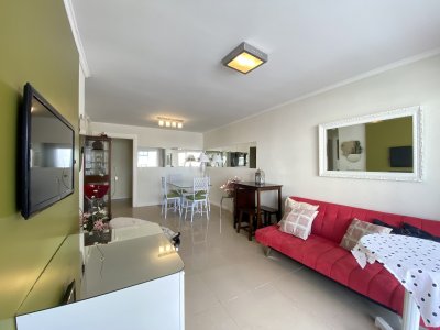 Apartamento de 2 dormitorios en venta. Península, Punta del Este
