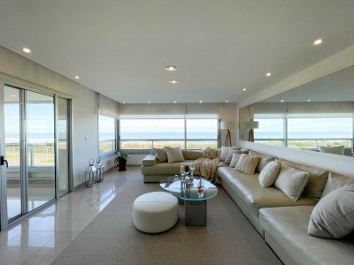 Venta penthouse Playa brava, Punta del Este con vista al mar - 3 dormitorios 