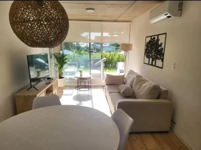 Venta apartamento 2 dormitorios. Playa Mansa, Punta del Este.