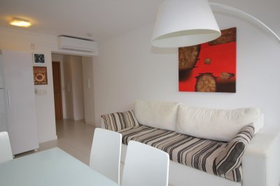 Vendo apartamento de 1 dormitorio en torre con muy buenos servicios, gastos bajos., zona Roosevelt, Puenta del Este.