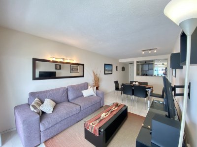 Venta apartamento 1 dormitorio y medio. Playa brava, Punta del Este.