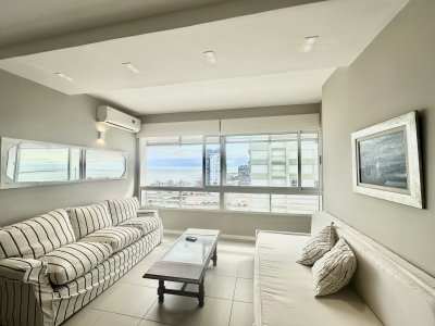 Venta apartamento 2 dormitorios y 2 baños. Península, Punta del Este 
