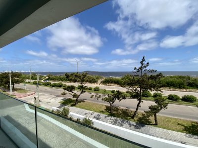 Apto en primera linea con espectacular vista al mar!