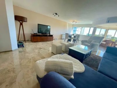 Venta Apartamento 3 dormitorios y dependencia servicio