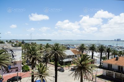 Venta apartamento 3 dormitorios. Península, Punta del Este 