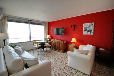 Vendo apartamento 1 dormitorio y medio en Peninsula, Punta del Este.