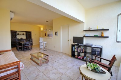 Alquilo apartamento reciclado de 3 dormitorios en la Peninsula, Punta del Este.