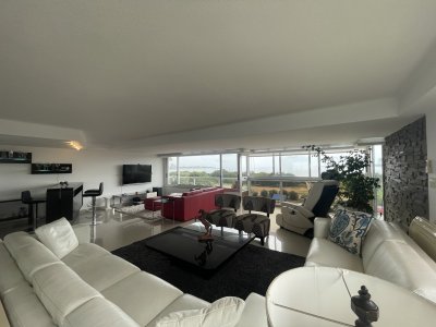Venta apartamento 3 dormitorios playa mansa Punta del Este