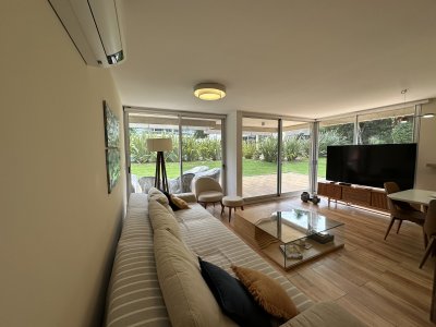 Venta apartamento 3 dormitorios. Playa mansa, Punta del Este. 
