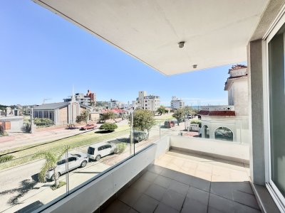 Venta Departamento  con Vista Al Mar - 1 dormitorio + terraza y cochera - Piriapolis 