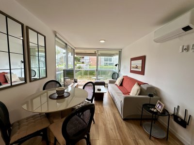 Venta apartamento 2 dormitorios. Playa mansa, Punta del Este. 