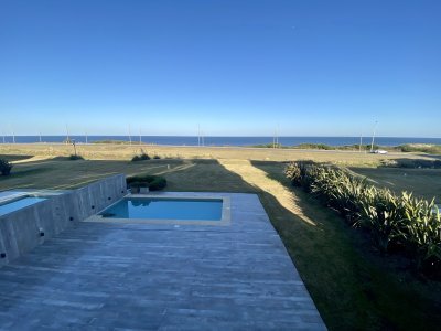 Venta apartamento 4 dormitorios, playa brava Punta del Este 
