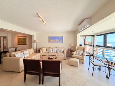 Venta apartamento 4 dormitorios. Playa brava, Punta del Este. 