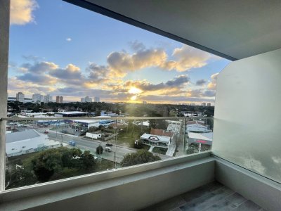 Alquiler Anual - Apartamento 1 dormitorio y medio - Vista al Mar - Punta Del Este