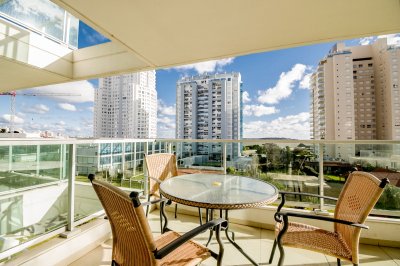 Venta apartamento - 2 Dormitorios + Parrillero. Playa Mansa, Punta Del Este 