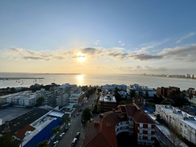 Apartamento Codigo #Venta penthouse tres dormitorios. Península, Punta del Este 