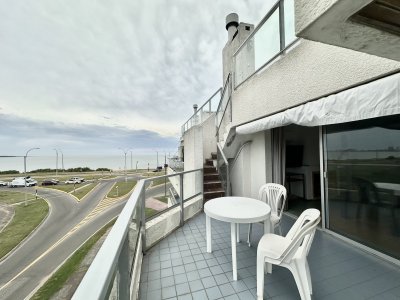 Venta Apartamento - 3 Dormitorios 3 Baños - Primera linea Playa Mansa 