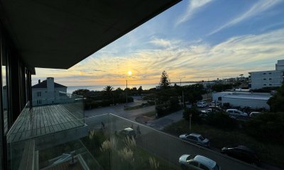 Venta apartamento 2 dormitorios. Playa mansa, Punta del Este