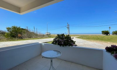 Cómodo apartamento de 1 dormitorio enfrente al mar!