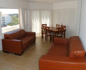 Venta apartamento 3 dormitorios. Playa Mansa Punta del Este