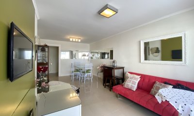 Apartamento de 2 dormitorios en venta. Península, Punta del Este