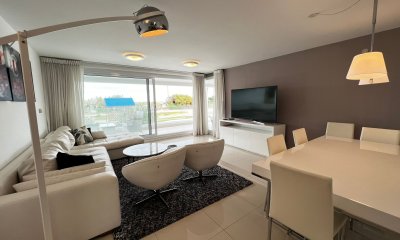 Venta apartamento 3 dormitorios. Playa mansa, Punta del Este