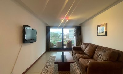 Venta apartamento 1 dormitorio y medio sobre Roosevelt Punta del Este