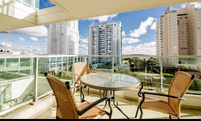 Venta apartamento - 2 Dormitorios + Parrillero. Playa Mansa, Punta Del Este