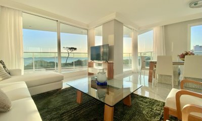 Venta apartamento 4 dormitorios playa mansa Punta del Este.
