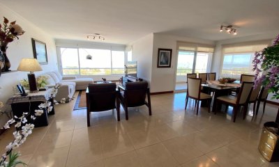 Apartamento 3 dormitorios en primera línea, Playa Brava, Punta del Este.