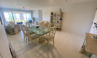 Venta apartamento 3 dormitorios más dependencia, playa mansa. Punta del Este