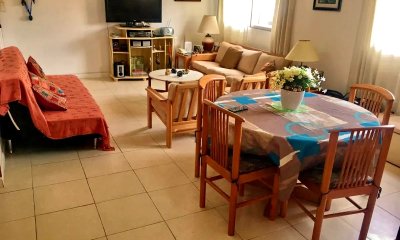 Vendo apartamento de 2 dormitorios y cochera. PenÃ­nsula, Punta del Este.