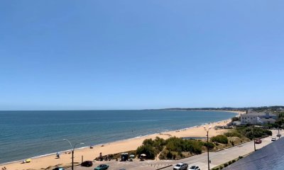 Departamento Frente al Mar, Playa Mansa en Venta Dos Dormitorios y Parrillero