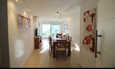 Apartamento con servicios en venta y alquiler en Punta del Este, zona Conrad.