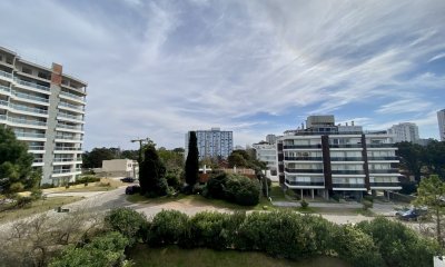 Edificio de categoría en Punta del Este ubicado en la zona de Aidy Grill
